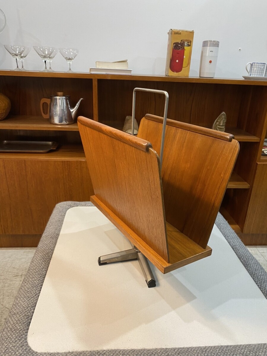 Magazine stand