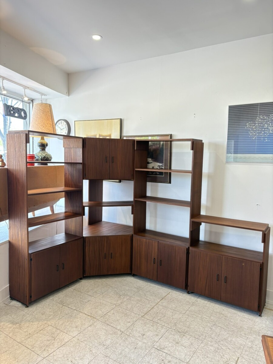 Wall Corner Unit